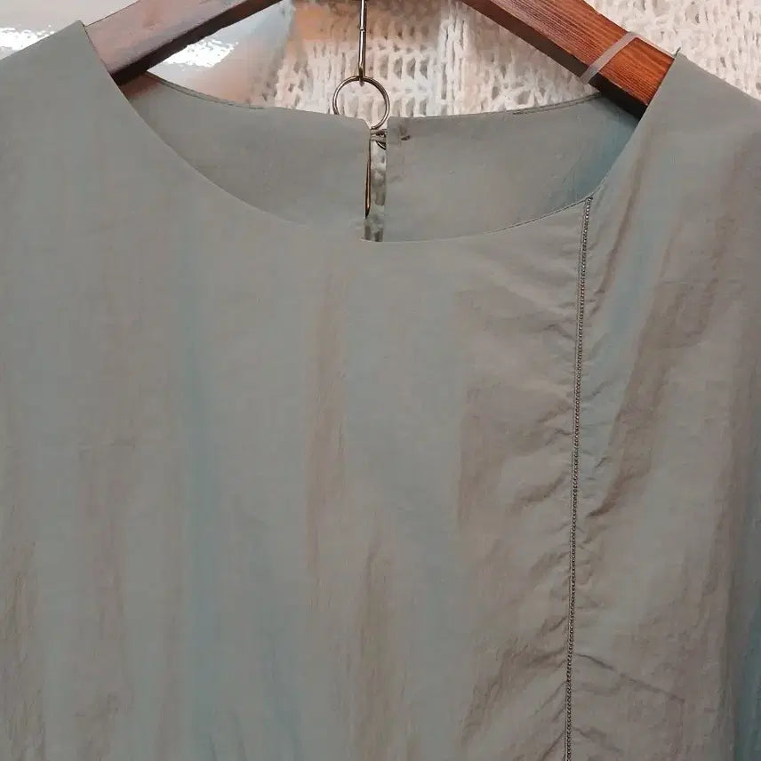 [BUNJANG] Frill Trimmed Short Sleeve Blouse Mint Green (Size M) / 프릴 장식 반팔 블라우스 민트색 M정도
