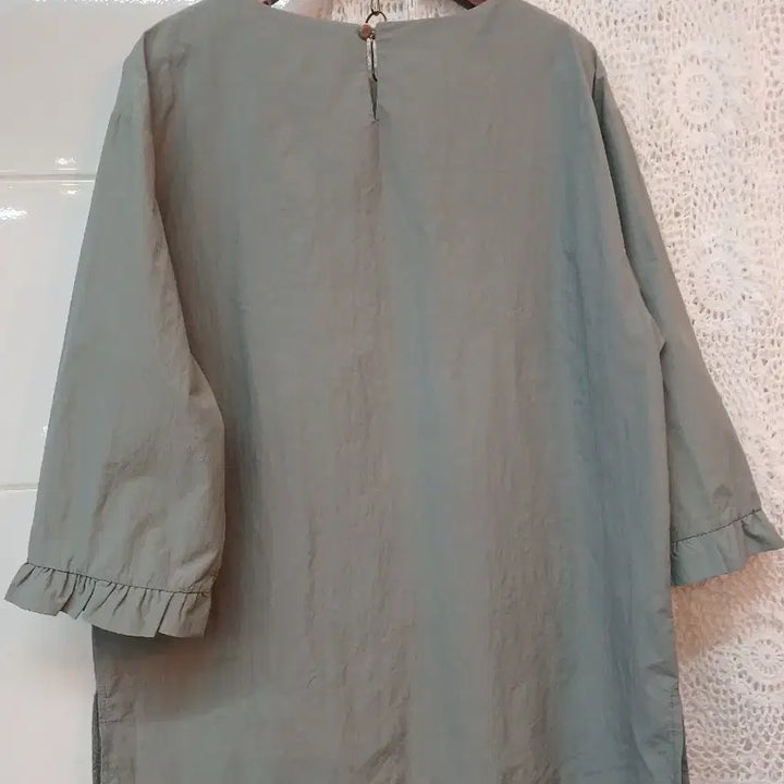[BUNJANG] Frill Trimmed Short Sleeve Blouse Mint Green (Size M) / 프릴 장식 반팔 블라우스 민트색 M정도
