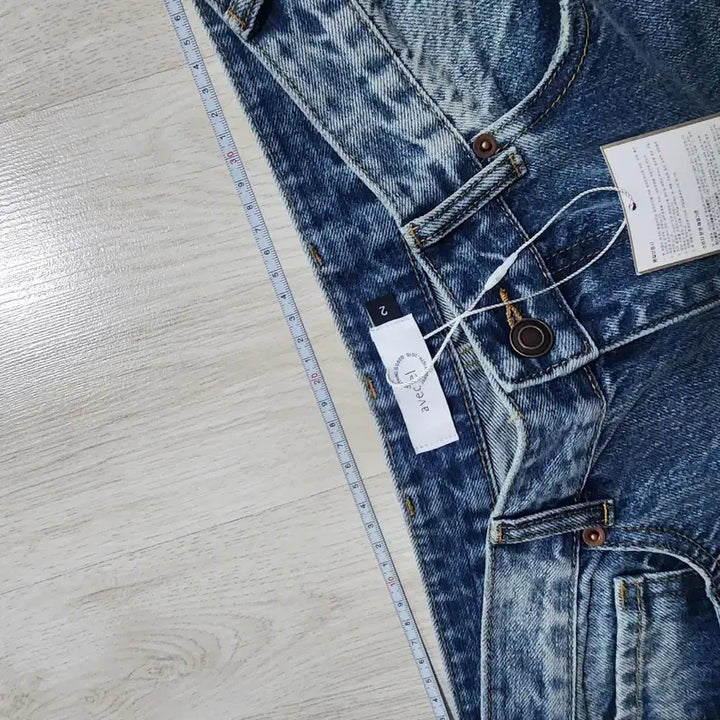 [BUNJANG] Denim Wide Jeans &amp; White Puff Sleeve Top Bundle / 새상품))   데님 와이드 청바지 연청. 새상품))  흰색퍼프티