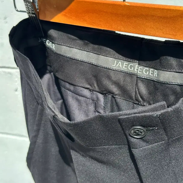 [BUNJANG] Jaeger Black Cuffed Trousers / 예거 블랙 카브라 슬랙스