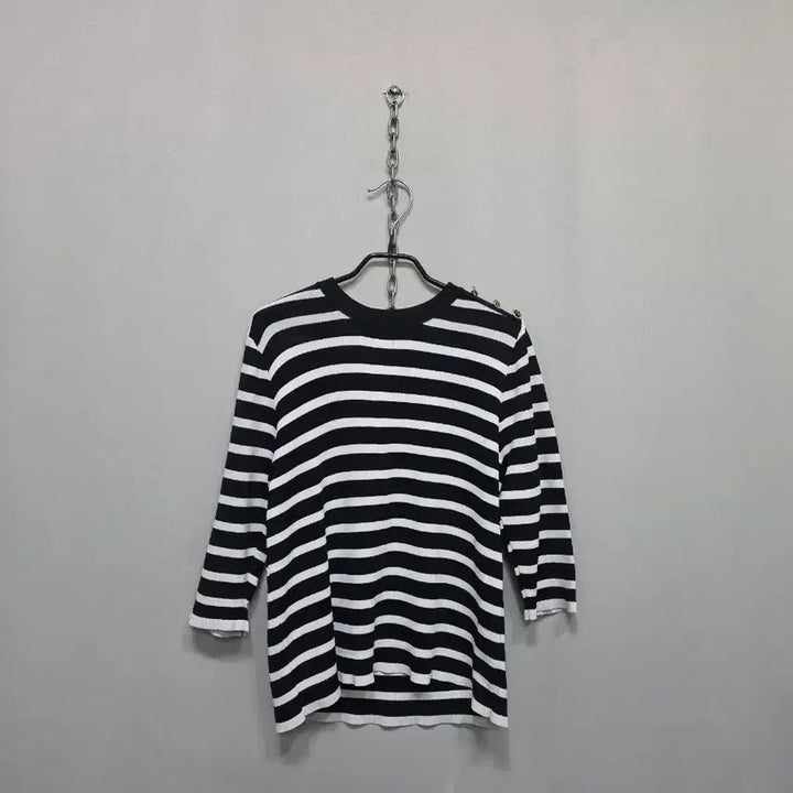 [BUNJANG] Striped Three-Quarter Sleeve T-shirt / 스트라이프 패턴 칠부 소매 티셔츠