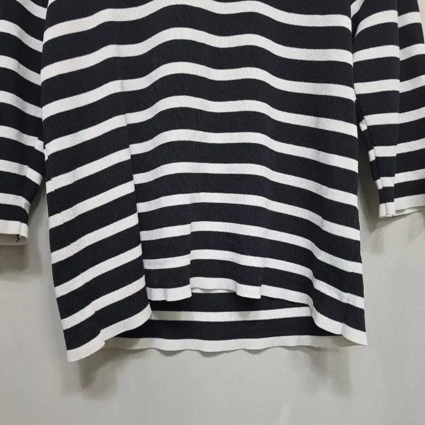 [BUNJANG] Striped Three-Quarter Sleeve T-shirt / 스트라이프 패턴 칠부 소매 티셔츠