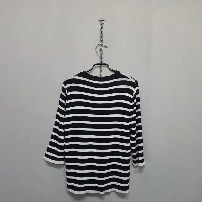 [BUNJANG] Striped Three-Quarter Sleeve T-shirt / 스트라이프 패턴 칠부 소매 티셔츠