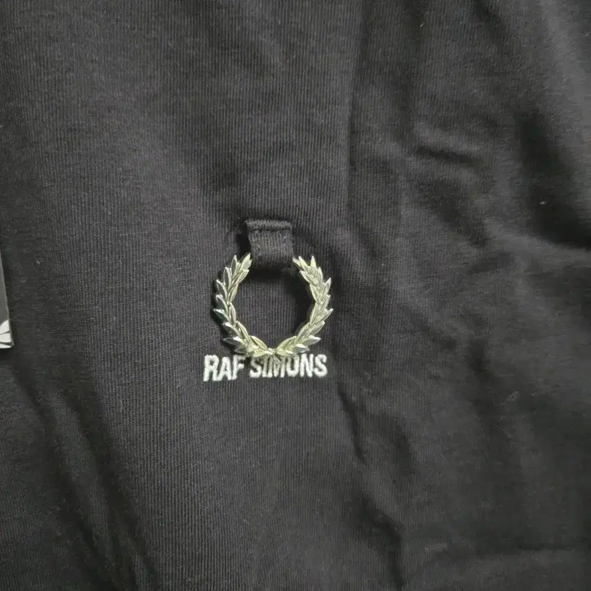 [BUNJANG] Raf Simons Fred Perry Black T-Shirt / 라프시몬스 프레드페리 콜라보 블랙 티셔츠