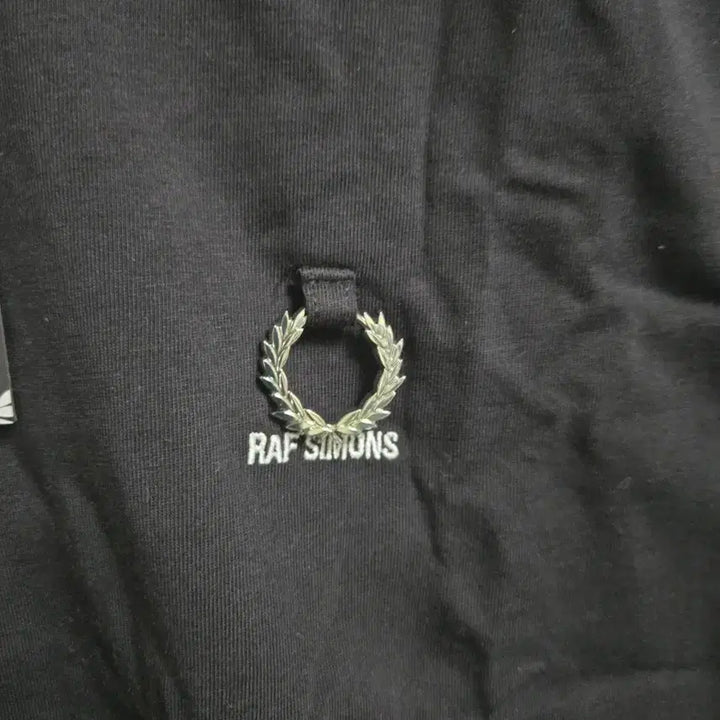[BUNJANG] Raf Simons Fred Perry Black T-Shirt / 라프시몬스 프레드페리 콜라보 블랙 티셔츠