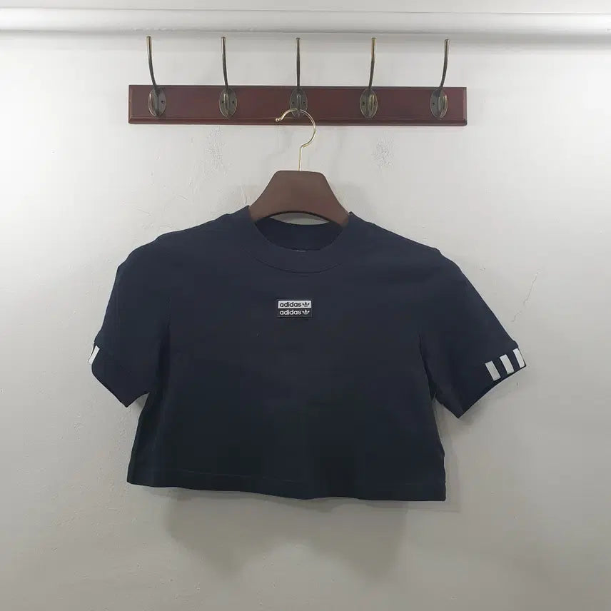 [SOLD OUT] S 아디다스 여성 블랙 데일리 면 반팔 크롭티셔츠