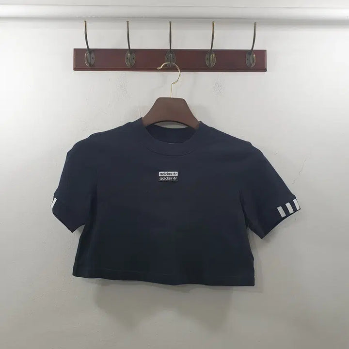 [SOLD OUT] S 아디다스 여성 블랙 데일리 면 반팔 크롭티셔츠