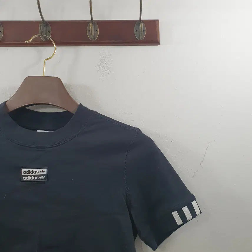 [SOLD OUT] S 아디다스 여성 블랙 데일리 면 반팔 크롭티셔츠
