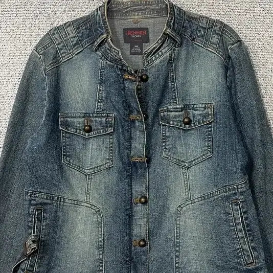 [BUNJANG] Vintage Y2K Washed Denim Jacket (Size 100) / 빈티지 워싱 Y2K 디테일 차이나넥 데님 자켓 100