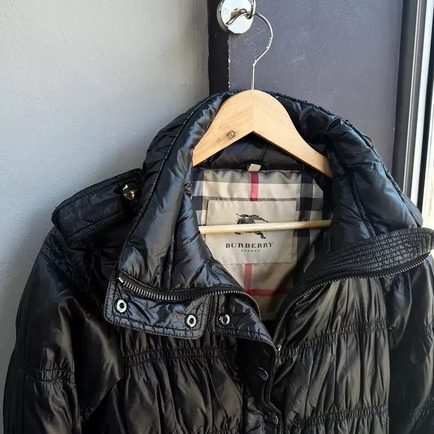 [BUNJANG] Burberry Shirred Shoulder Goose Down Padded Jumper / S/ 버버리 셔링 견장 구스다운 패딩점퍼
