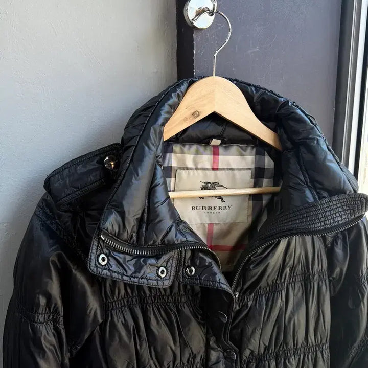 [BUNJANG] Burberry Shirred Shoulder Goose Down Padded Jumper / S/ 버버리 셔링 견장 구스다운 패딩점퍼
