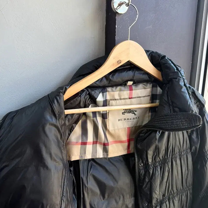 [BUNJANG] Burberry Shirred Shoulder Goose Down Padded Jumper / S/ 버버리 셔링 견장 구스다운 패딩점퍼