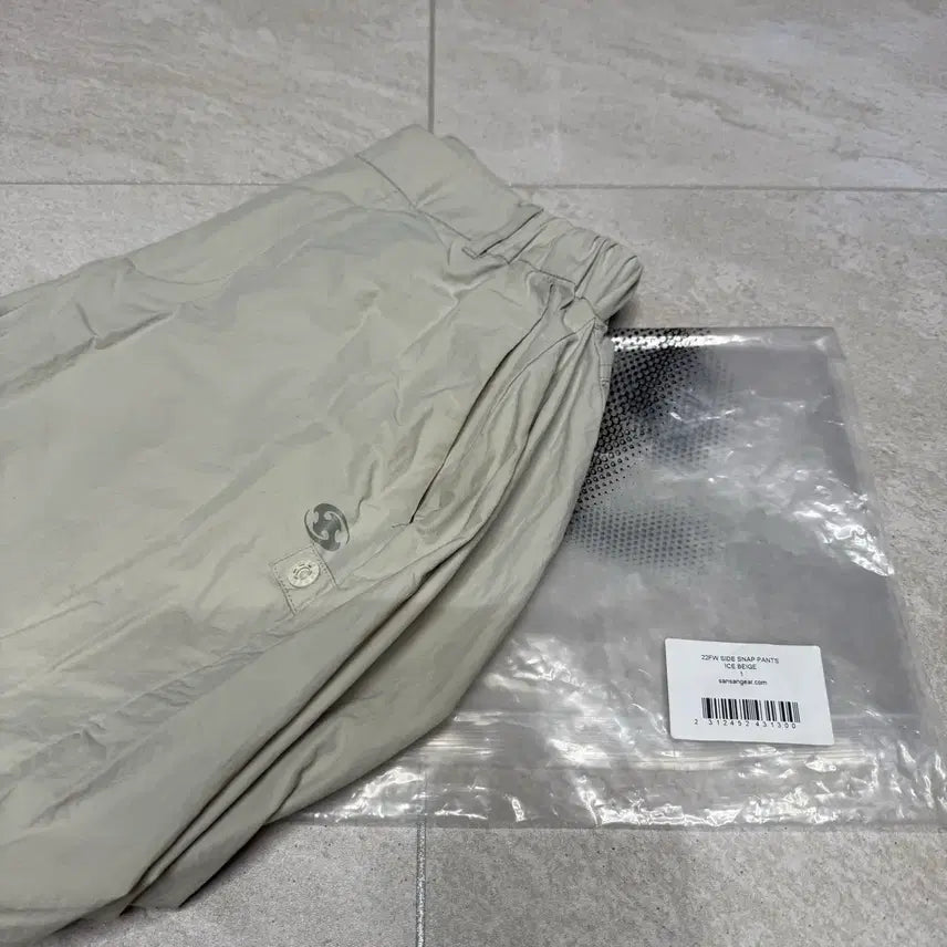 [BUNJANG] Sansan Gear Side Snap Pants Ice Beige / [1] 산산기어 사이드 스냅 팬츠 아이스 베이지 - 22FW 판매  상태
