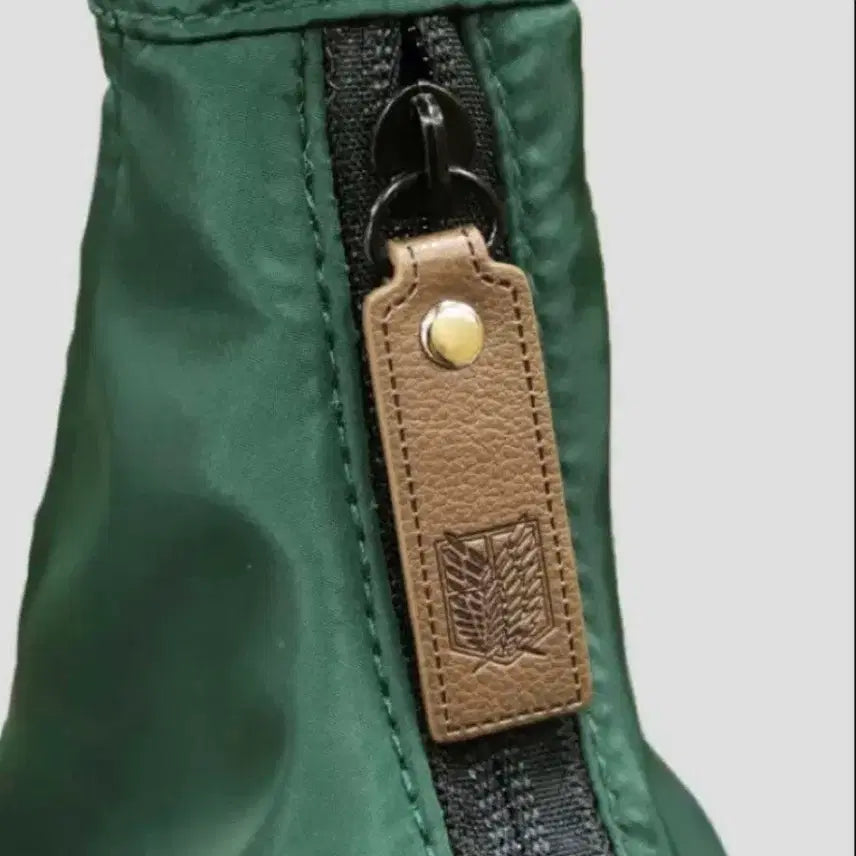 [BUNJANG] Graniph Attack on Titan Levi Shoulder Bag (Sealed) / 진격의 거인 x graniph 콜라보 리바이 숄더백