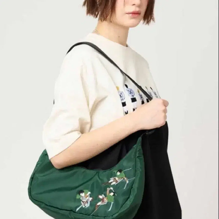 [BUNJANG] Graniph Attack on Titan Levi Shoulder Bag (Sealed) / 진격의 거인 x graniph 콜라보 리바이 숄더백