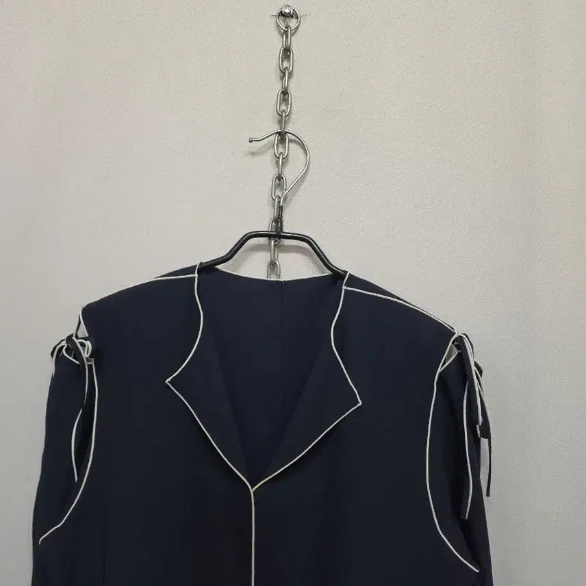 [SOLD OUT] 한섬시스템 배색 라인 블라우스