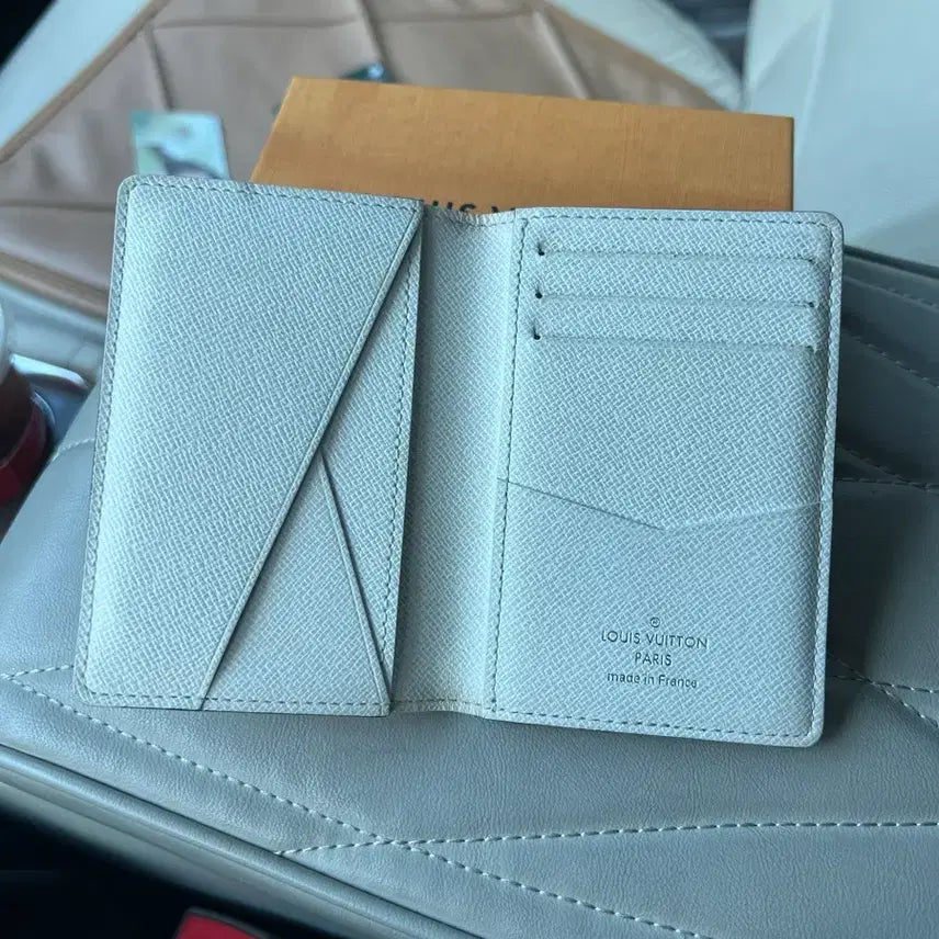 [SOLD OUT] 루이비통 모노그램 오거나이저 화이트