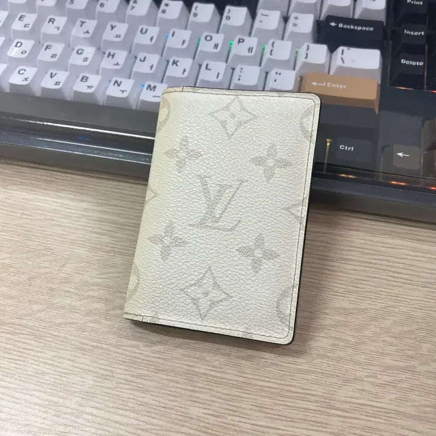 [SOLD OUT] 루이비통 모노그램 오거나이저 화이트