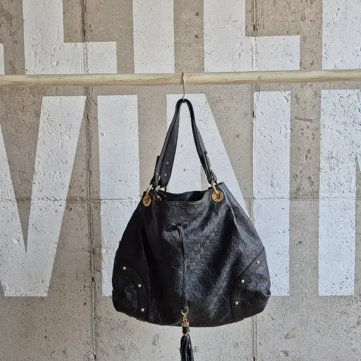 [BUNJANG] Black Tassel Shoulder Bag / 멋내기 블랙 태슬 장식 숄더백