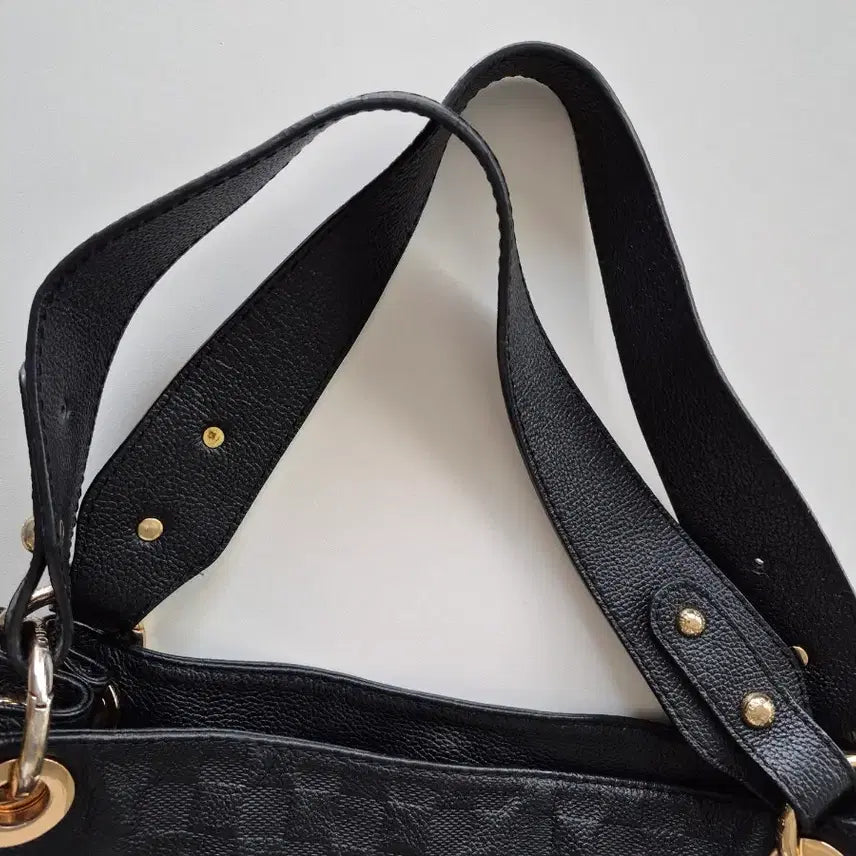 [BUNJANG] Black Tassel Shoulder Bag / 멋내기 블랙 태슬 장식 숄더백
