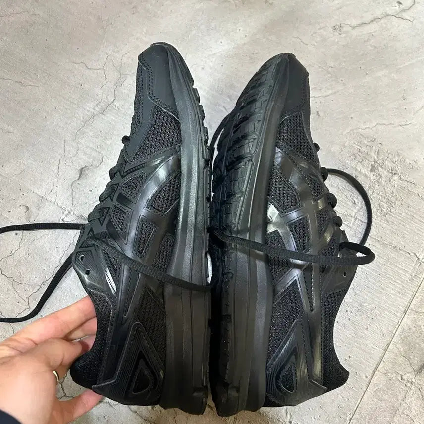 [SOLD OUT] 아식스 올블랙 운동화