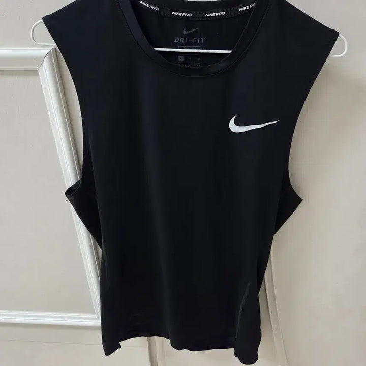 [SOLD OUT] 나이키 드라이핏 블랙 민소매 105
