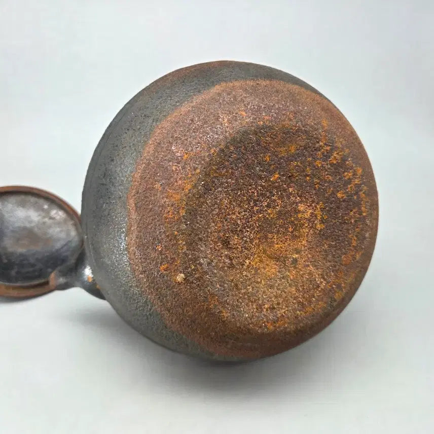 [BUNJANG] Antique 100-Year-Old Iron Teapot / 민속품 100년 전후 무쇠 원형 돌기문 철병 주전자
