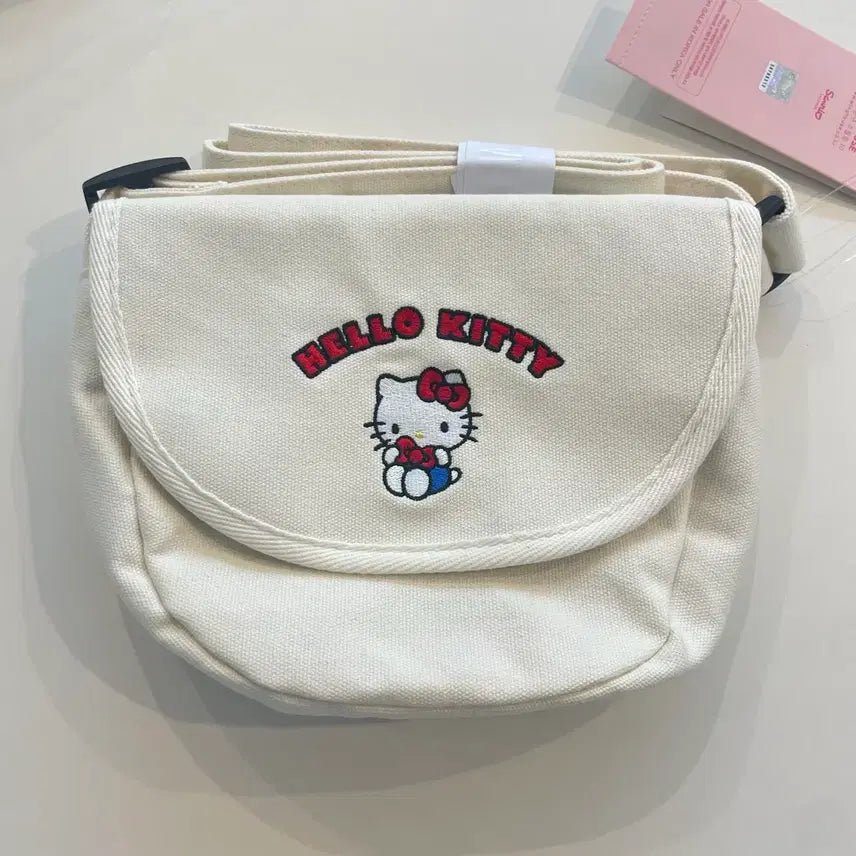 [BUNJANG] Sanrio Hello Kitty Ivory Crossbody Bag / 새상품) 헬로키티 아이보리 크로스백 산리오 정품