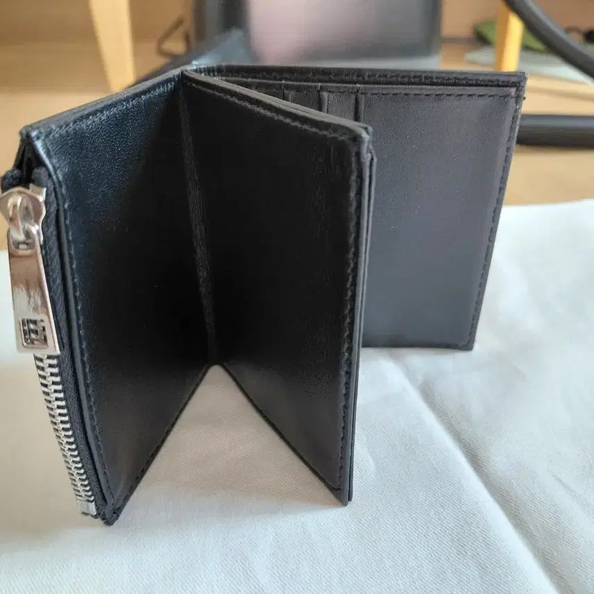 [BUNJANG] The Museum Visitor Silver Wallet / 더 뮤지엄비지터 지갑