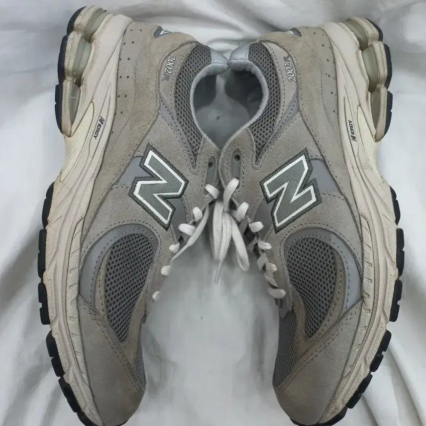 [BUNJANG] New Balance 2002R Gray Sneakers / 뉴발란스 2002R 그레이 270mm