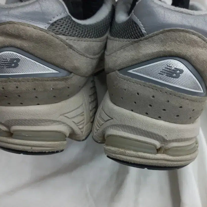 [BUNJANG] New Balance 2002R Gray Sneakers / 뉴발란스 2002R 그레이 270mm