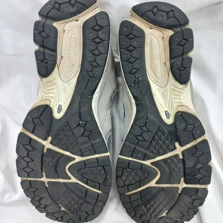 [BUNJANG] New Balance 2002R Gray Sneakers / 뉴발란스 2002R 그레이 270mm