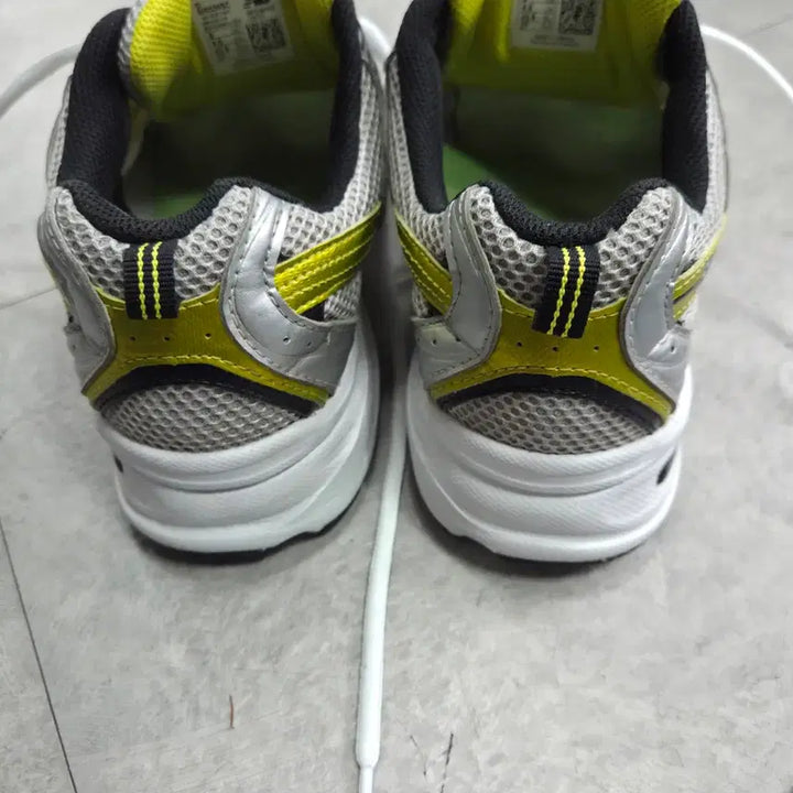 [BUNJANG] New Balance MR 530SC Yellow Sneakers / 뉴발란스  MR 530SC  옐로우 270