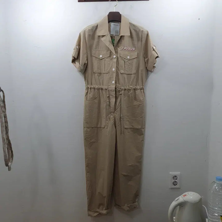 [SOLD OUT] 66 에고이스트 여성 베이지 여름 얇은 반팔 카라 점프수트
