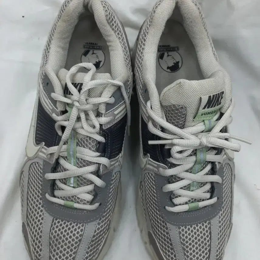 [SOLD OUT] 나이키 줌 보메로 5 운동화 275mm