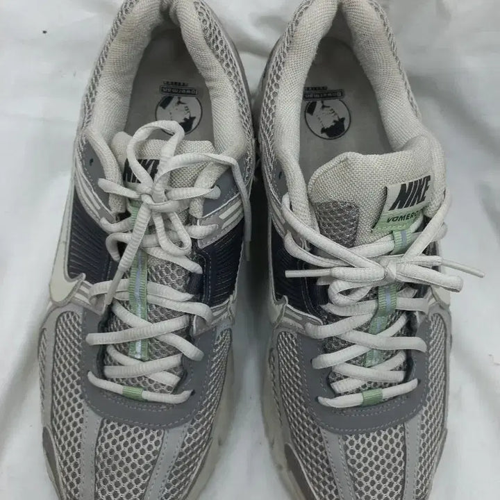 [SOLD OUT] 나이키 줌 보메로 5 운동화 275mm