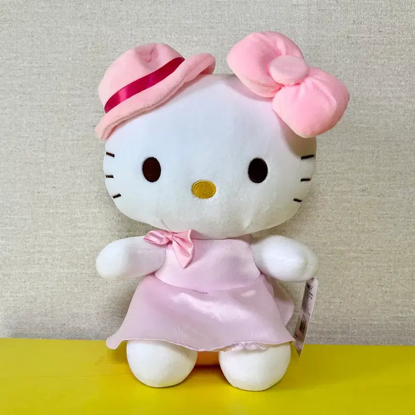 [BUNJANG] Hello Kitty Medium Plush Doll 28cm / 새상품) 헬로키티 핑크 헬로키티 중형인형 28cm