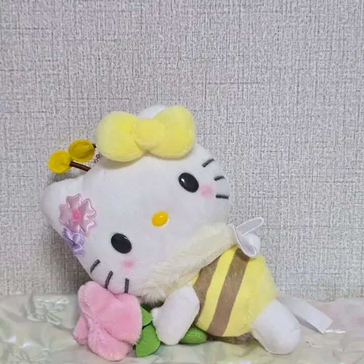 [BUNJANG] Sanrio Hello Kitty Honeybee Mascot Doll &amp; Keyring Set / 산리오 꿀벌이 좋아 헬로키티 마스코트인형