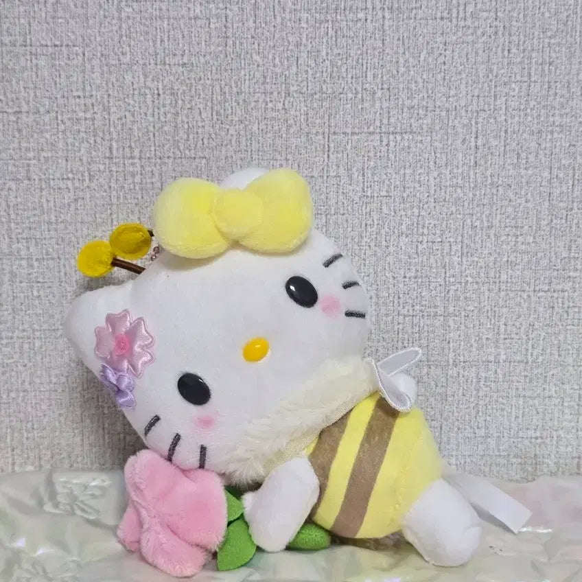 [BUNJANG] Sanrio Hello Kitty Honeybee Mascot Doll &amp; Keyring Set / 산리오 꿀벌이 좋아 헬로키티 마스코트인형