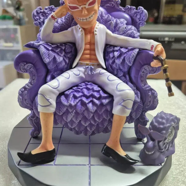 [BUNJANG] One Piece Doflamingo Chair Resin Figure / 원피스 도플라밍고 의자 레진 피규어
