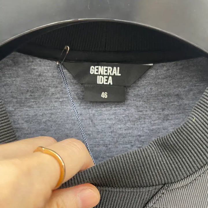 [BUNJANG] General Idea Black Tape Detail Sweatshirt / 제너럴 아이디어 블랙 맨투맨