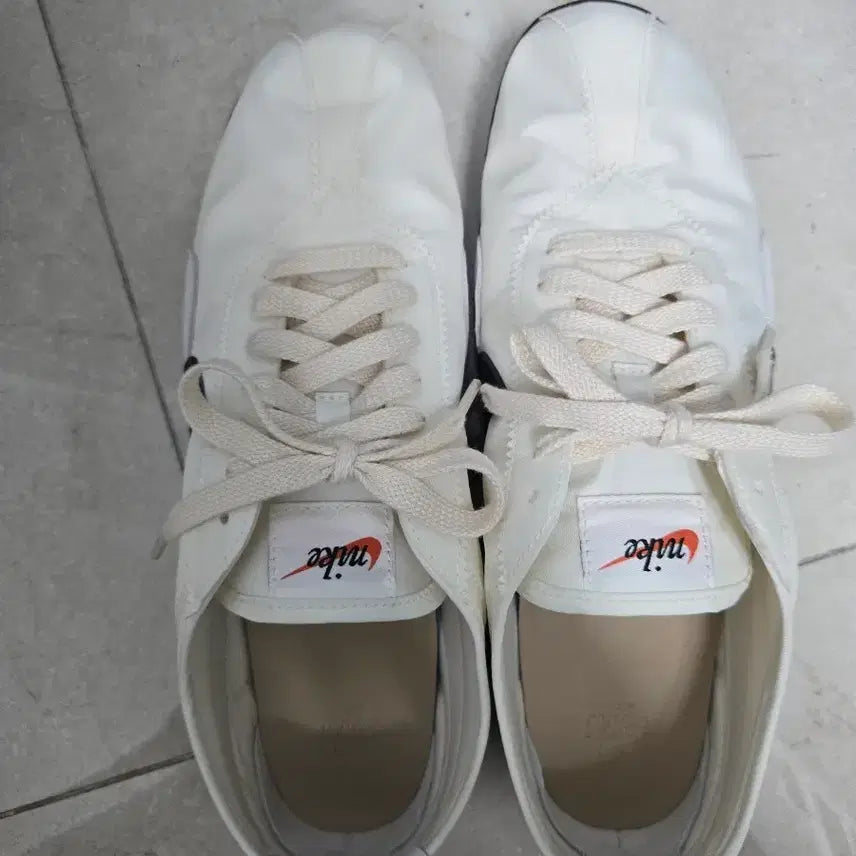 [SOLD OUT] 나이키 문슈 275 팝니다.