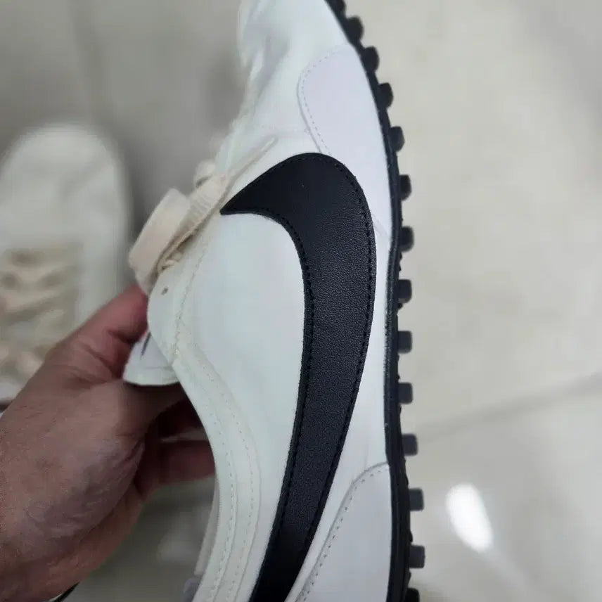[SOLD OUT] 나이키 문슈 275 팝니다.