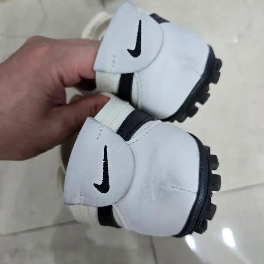 [SOLD OUT] 나이키 문슈 275 팝니다.