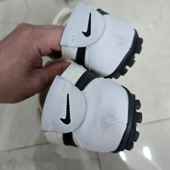 [SOLD OUT] 나이키 문슈 275 팝니다.