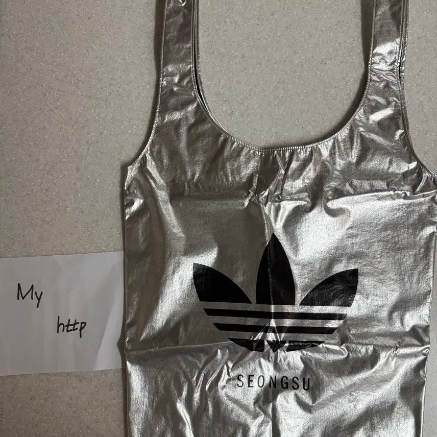 [BUNJANG] Adidas Seongsu Limited Edition Silver Shopper Bag / 아디다스 성수 오픈 기념 실버 쇼퍼백 새상품 판매합니다