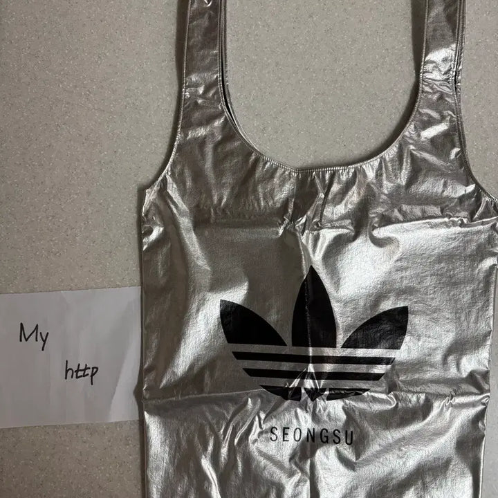 [BUNJANG] Adidas Seongsu Limited Edition Silver Shopper Bag / 아디다스 성수 오픈 기념 실버 쇼퍼백 새상품 판매합니다