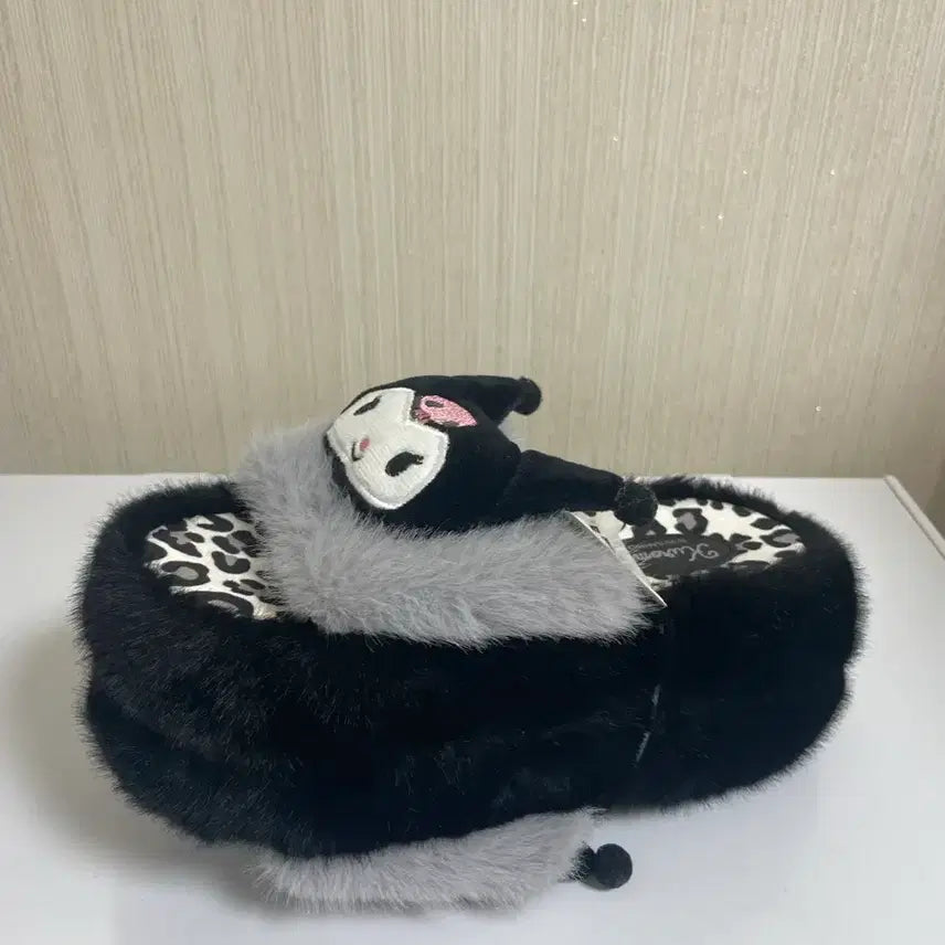 [SOLD OUT] 쿠로미 털 실내화