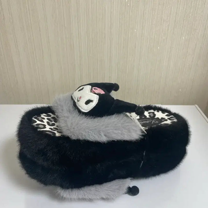 [SOLD OUT] 쿠로미 털 실내화