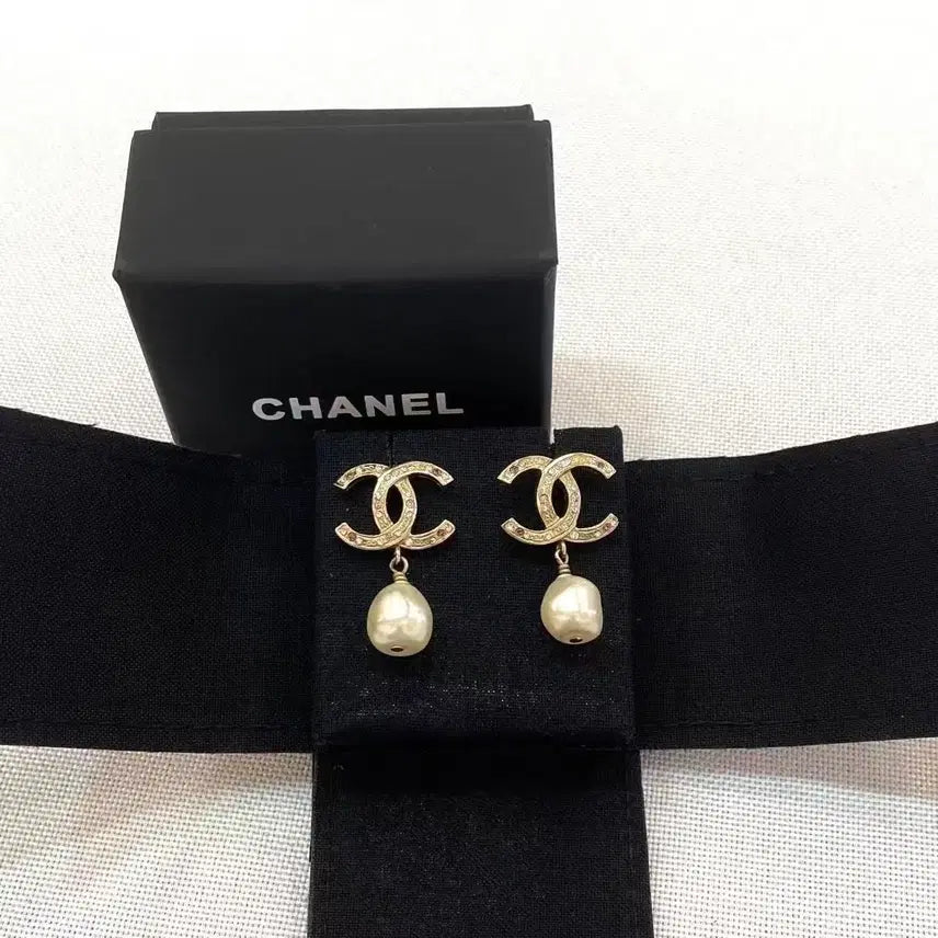 [BUNJANG] Chanel CC Logo Pearl Drop Earrings / 샤넬 CC 로고 진주 드롭 귀걸이